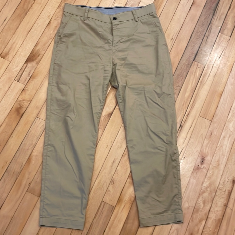 Nike dry fit khakis; worn less than 10 times. Great condition; 33x30